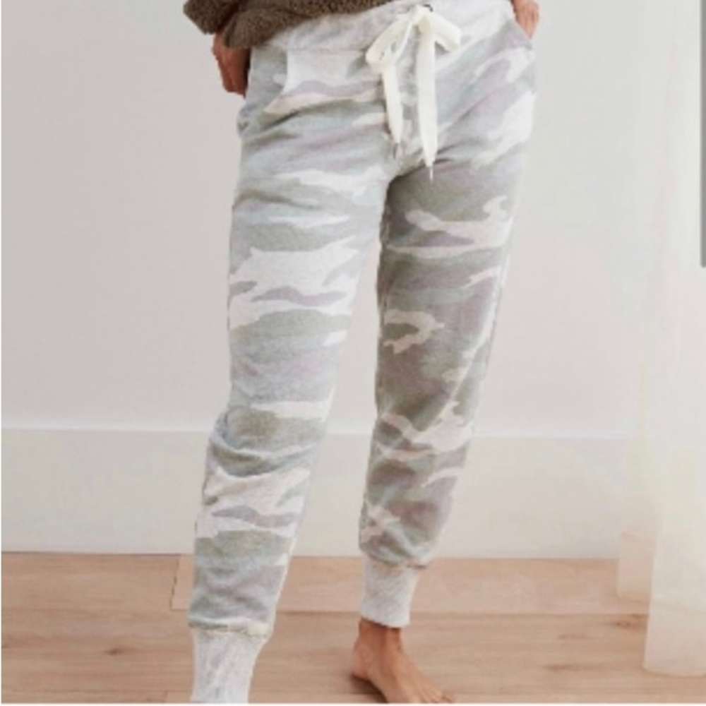 Aerie Beach Fleece Camo Joggers